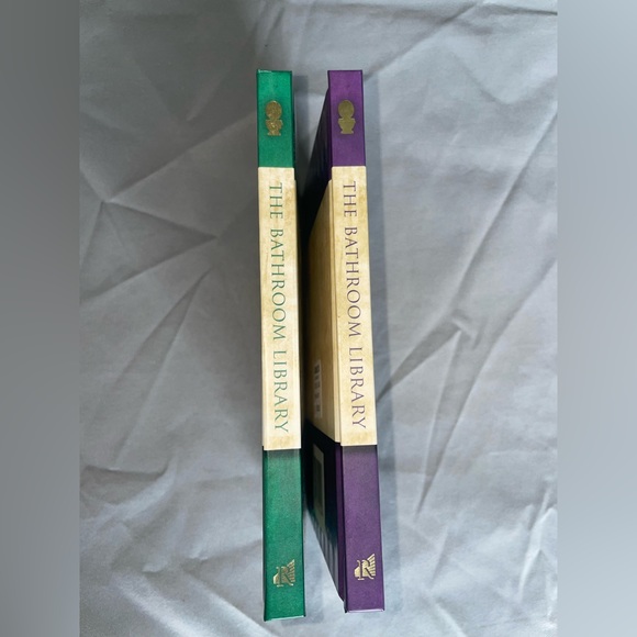 The Bathroom Library, set of 2 books - tv trivia and fact or flush book. - Picture 3 of 8